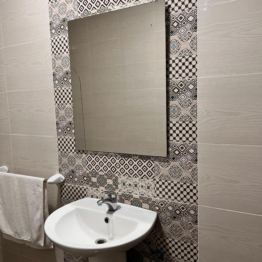 F4 Room 2, Private Room Two Single Beds Shared Bathroom Msida Luaran gambar