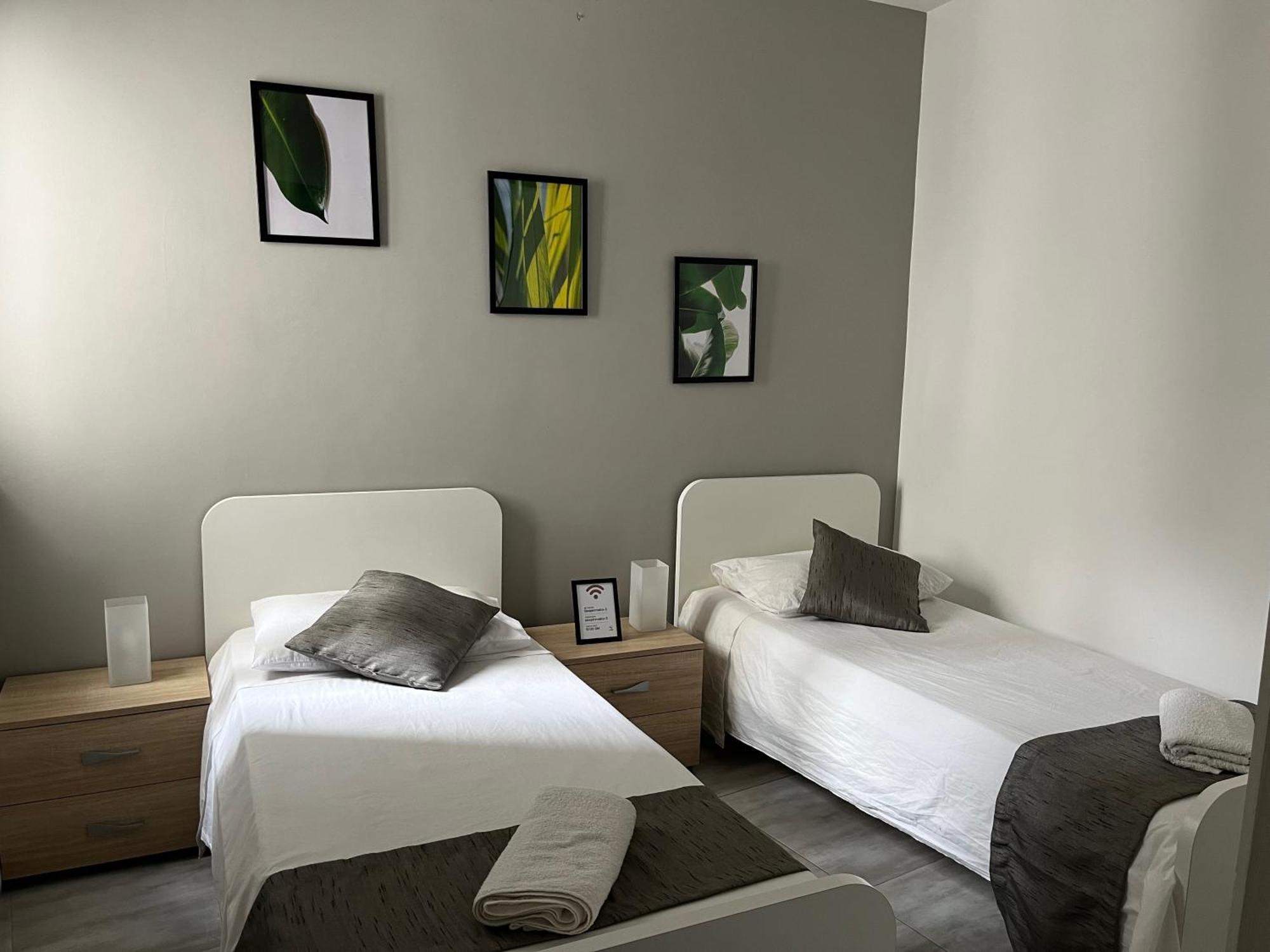 F4 Room 2, Private Room Two Single Beds Shared Bathroom Msida Luaran gambar