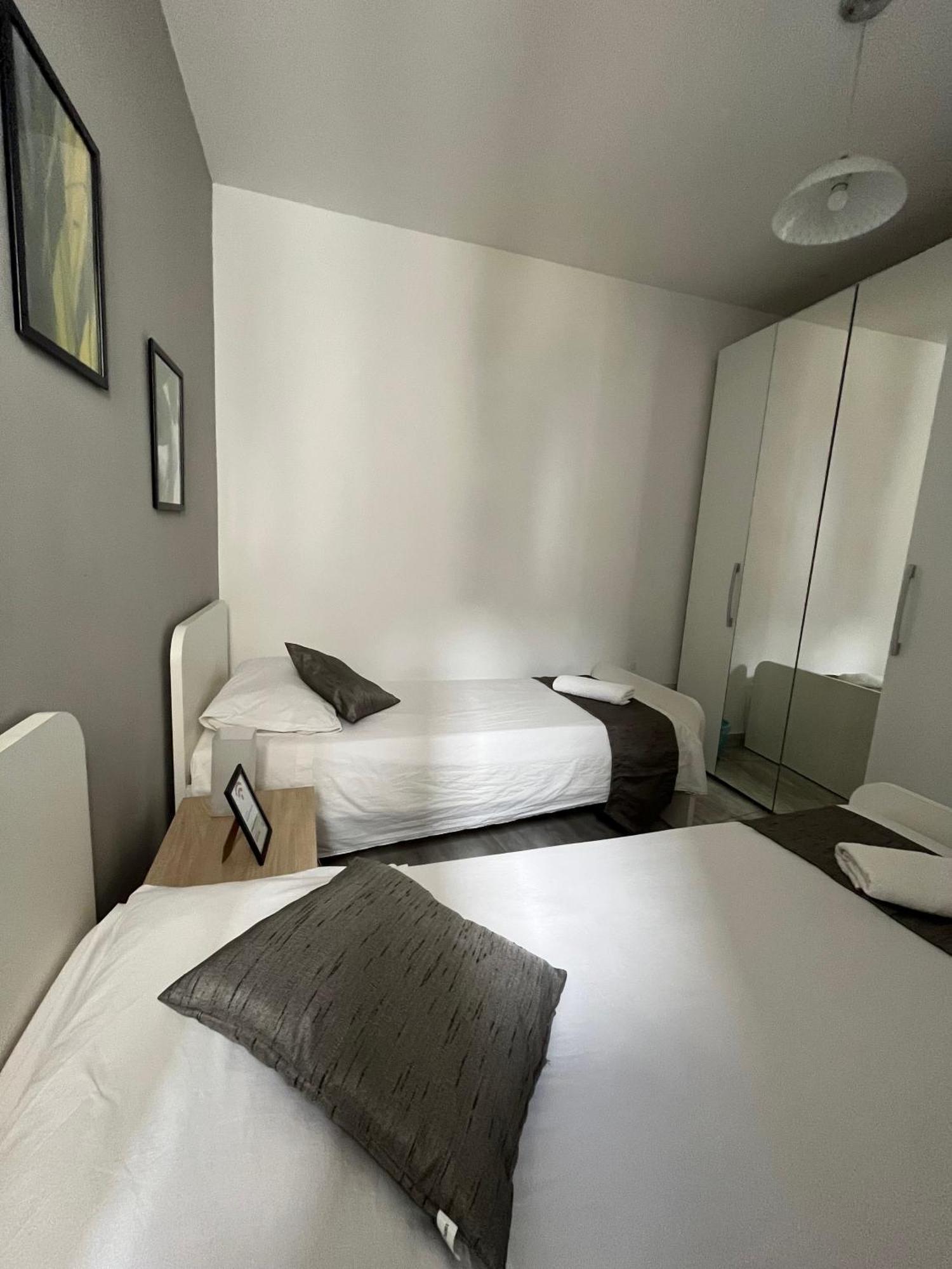 F4 Room 2, Private Room Two Single Beds Shared Bathroom Msida Luaran gambar